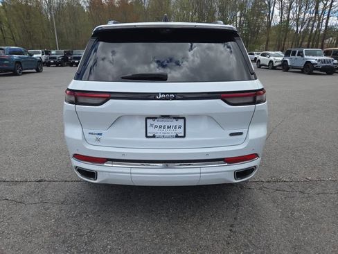 Used 2022 Jeep Grand Cherokee Overland w/ Luxury Tech Group IV AWD/4WD image 5