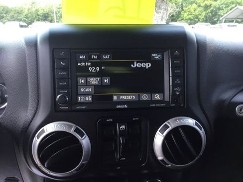 Used 2014 Jeep Wrangler Unlimited Sahara w/ Connectivity Group AWD/4WD image 27