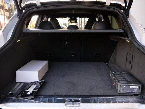 New 2026 Aston Martin DBX S image 20