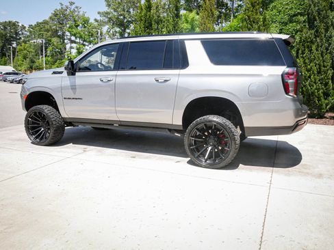 Used 2024 Chevrolet Suburban Z71 w/ Luxury Package AWD/4WD image 7