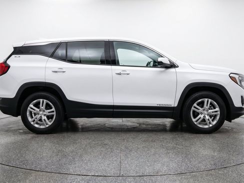 Used 2024 GMC Terrain SLE FWD image 11