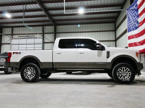 Used 2017 Ford F250 King Ranch w/ King Ranch Ultimate Package AWD/4WD image 14