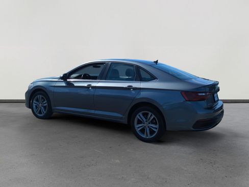 Used 2024 Volkswagen Jetta SE image 3