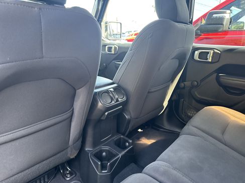 Used 2019 Jeep Wrangler Unlimited Sport image 12