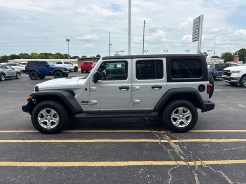 Used 2022 Jeep Wrangler Unlimited Sport AWD/4WD image 6