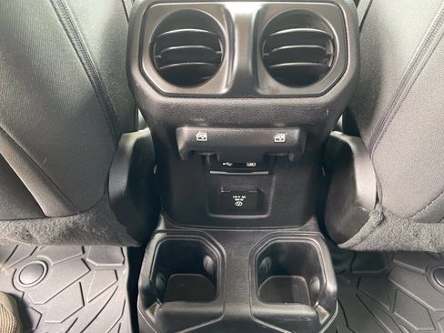 Used 2019 Jeep Wrangler Unlimited Sahara AWD/4WD image 9