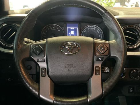 Used 2021 Toyota Tacoma TRD Off-Road w/ Technology Package image 17