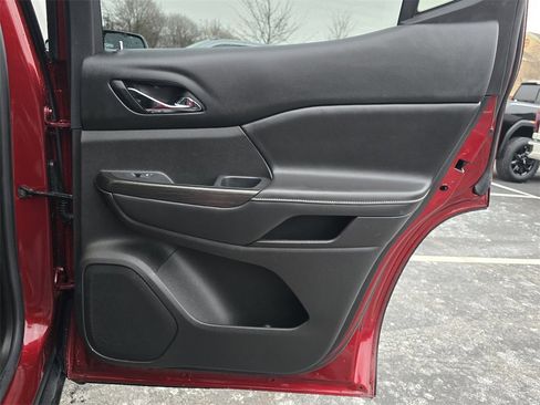 Used 2018 GMC Acadia SLT image 33