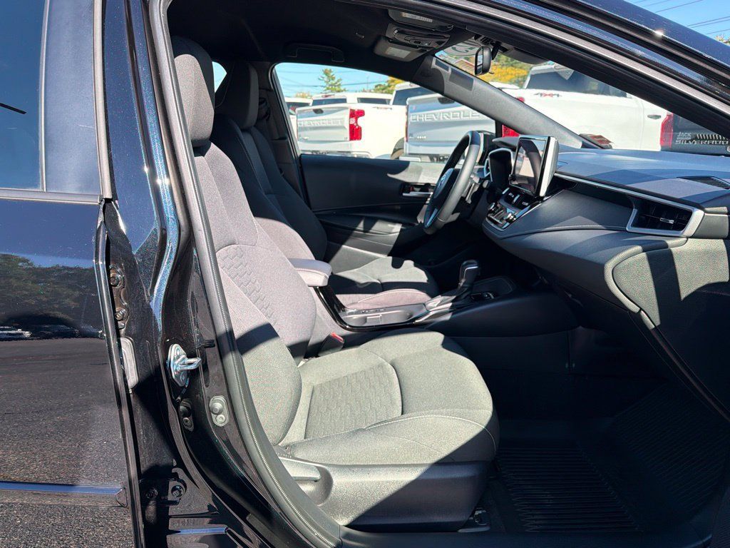 Used 2025 Toyota Corolla SE FWD image 30