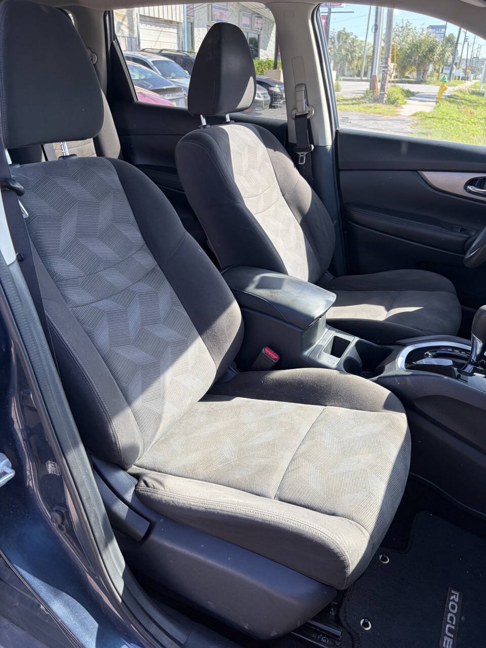 Used 2016 Nissan Rogue SV AWD/4WD image 18