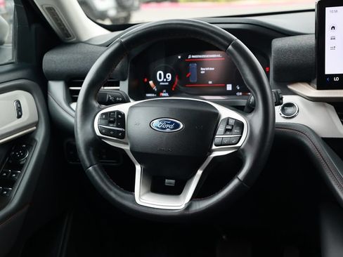 Used 2025 Ford Explorer Active w/ Active Comfort Package RWD image 25