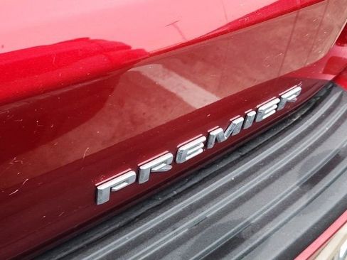 Used 2025 Chevrolet Suburban Premier image 10