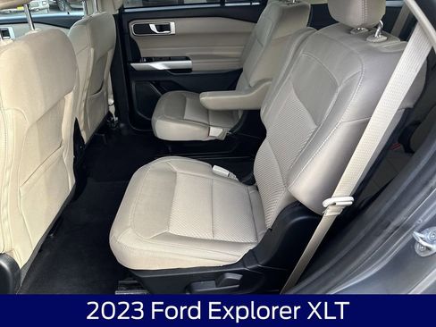 Used 2023 Ford Explorer XLT AWD/4WD image 15