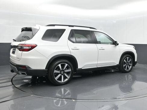 Used 2025 Honda Pilot Elite image 8
