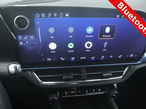 Used 2025 Chevrolet Equinox EV LT w/ Convenience Package image 5