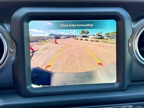 Used 2023 Jeep Gladiator Overland image 15