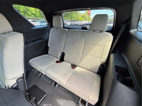 Used 2023 Chevrolet Traverse LS FWD image 39