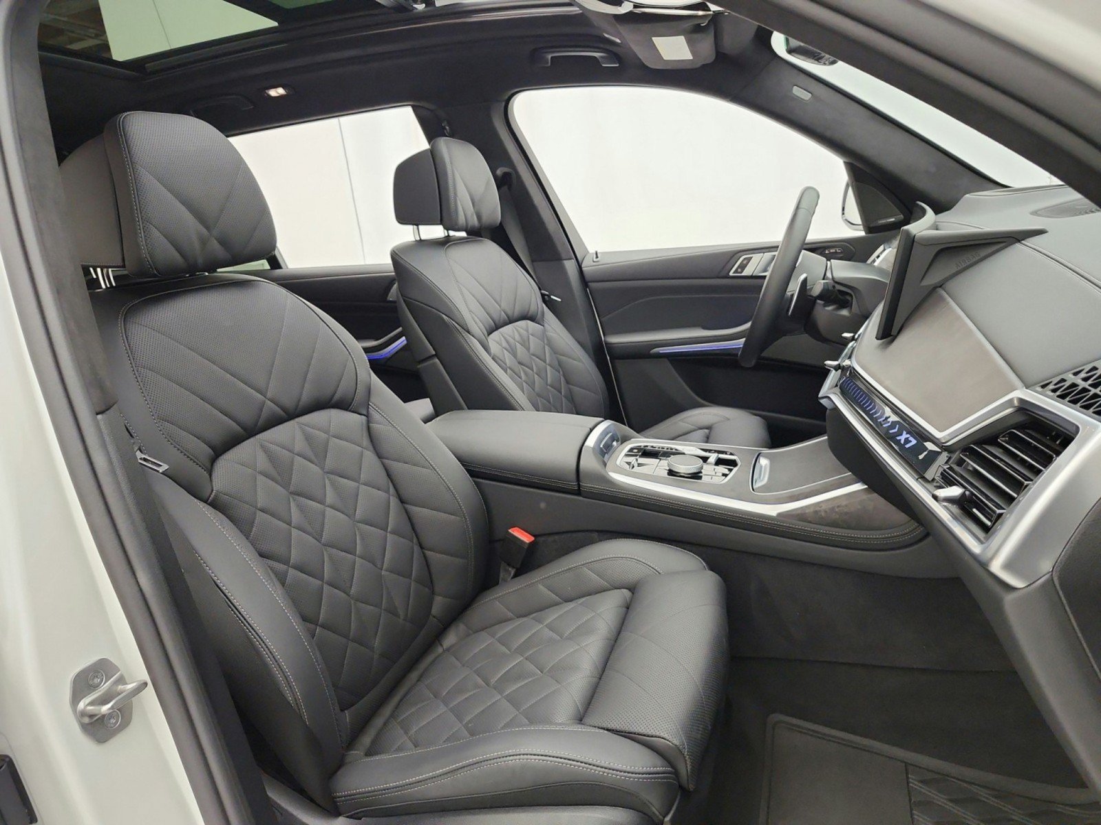 Used 2025 BMW X7 xDrive40i w/ M Sport Package AWD/4WD image 20