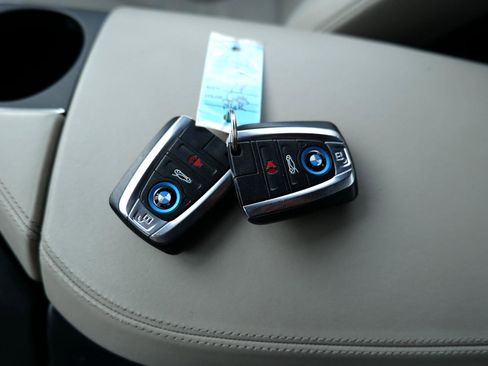 Used 2015 BMW i8 image 38