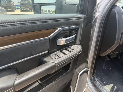 Used 2024 RAM 2500 Laramie AWD/4WD image 9