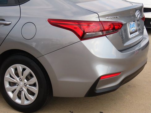 Used 2022 Hyundai Accent SE image 11