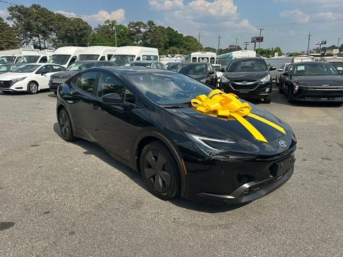 Used 2025 Toyota Prius LE AWD/4WD image 13