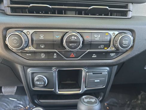 Used 2024 Jeep Wrangler Sport AWD/4WD image 26