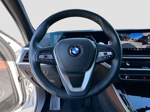 Used 2024 BMW X5 sDrive40i w/ Premium Package image 11