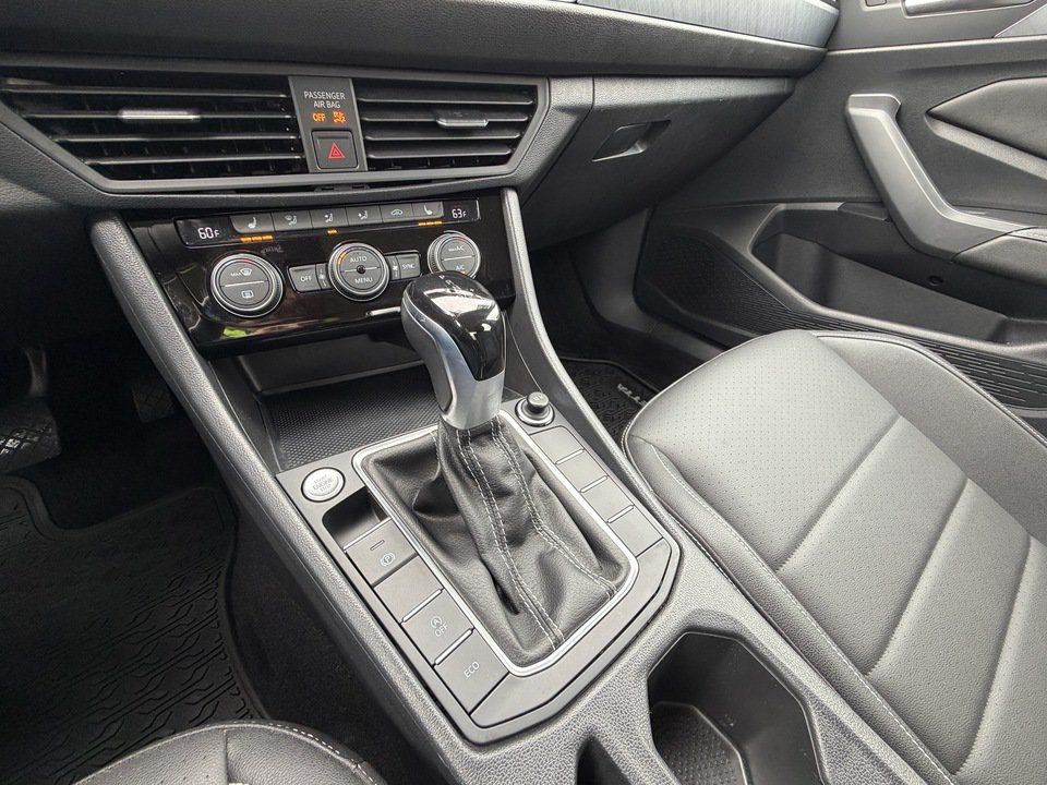 Used 2024 Volkswagen Jetta SE FWD image 21