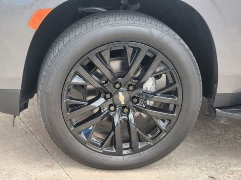 Used 2021 Chevrolet Suburban LT image 18