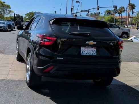 Certified 2024 Chevrolet Trax LS w/ LS Convenience Package FWD image 8