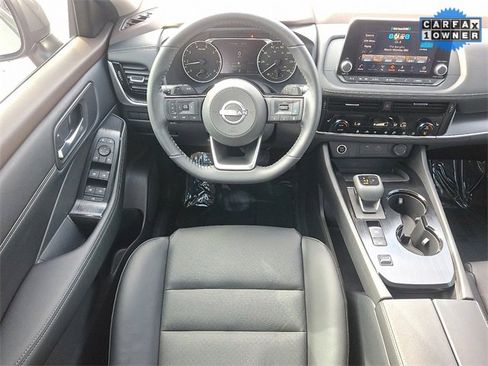 Used 2022 Nissan Rogue SV w/ SV Premium Package image 11