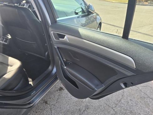 Used 2016 Volkswagen Golf Limited Edition image 35