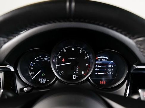 Certified 2023 Porsche Macan Turbo AWD/4WD image 20