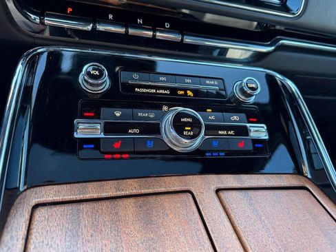 Used 2022 Lincoln Navigator Black Label image 17