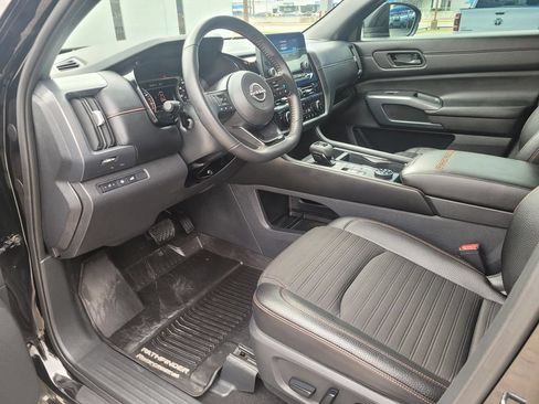 Used 2025 Nissan Pathfinder Rock Creek AWD/4WD image 2
