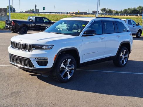 New 2025 Jeep Grand Cherokee Limited image 2