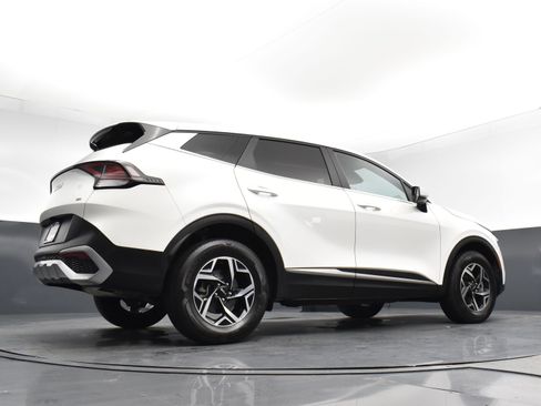 Used 2023 Kia Sportage LX AWD/4WD image 26