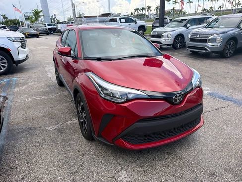 Used 2021 Toyota C-HR XLE FWD image 3