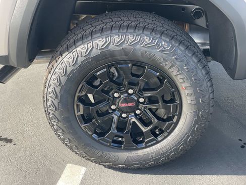 New 2026 GMC Canyon Elevation w/ Convenience Package image 30