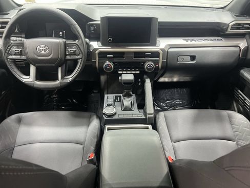 Used 2025 Toyota Tacoma SR5 AWD/4WD image 20