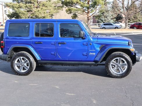 Used 2018 Jeep Wrangler Unlimited Sahara w/ Dual Top Group AWD/4WD image 3