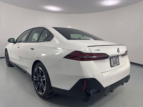 New 2026 BMW 530i xDrive w/ M Sport Package AWD/4WD image 5