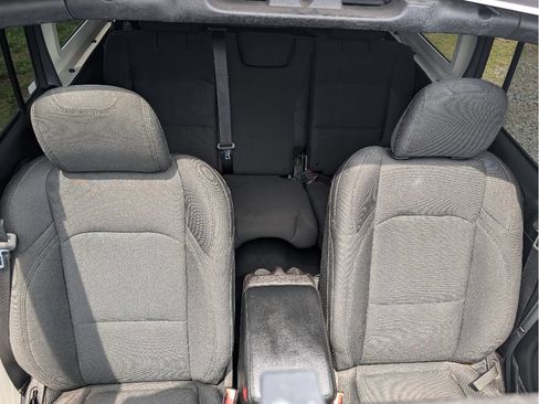 Used 2018 Jeep Wrangler Unlimited Sport S AWD/4WD image 13