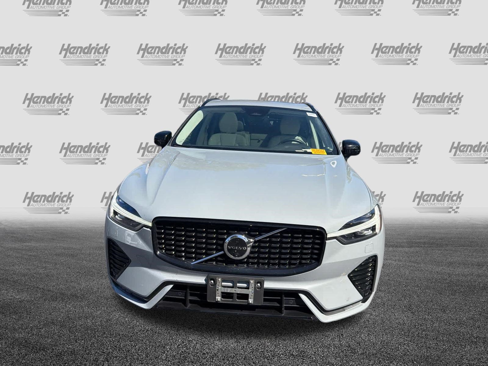 Used 2024 Volvo XC60 B5 Plus w/ Climate Package AWD/4WD image 3