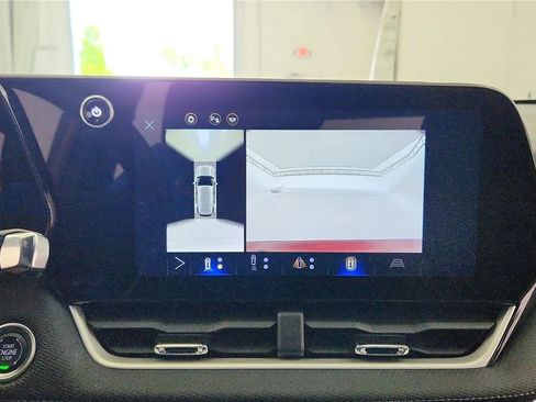Used 2025 Chevrolet Equinox LT w/ Safety and Technology Package FWD image 17