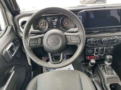 Used 2024 Jeep Gladiator Sport image 12