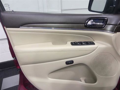 Used 2020 Jeep Grand Cherokee Overland image 18