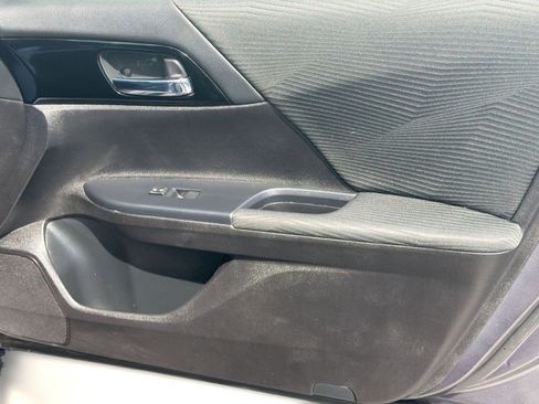 Used 2017 Honda Accord LX image 32