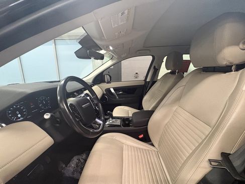 Used 2020 Land Rover Discovery Sport SE image 15